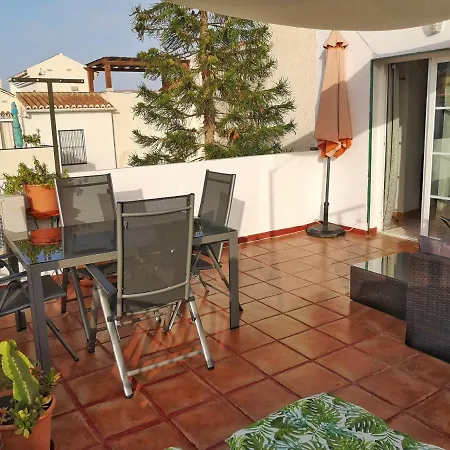 Casa Familia Carabeo بيت للعطل نيرخا