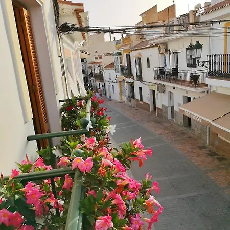 Casa Familia Carabeo بيت للعطل نيرخا