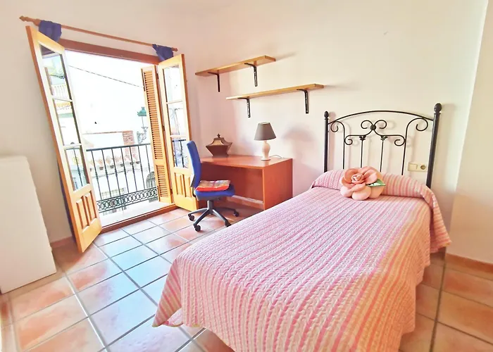 Casa Familia Carabeo Нерха